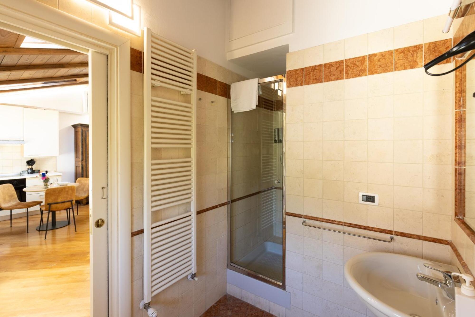 Appartement Frassinago Suites-bolognarooms *