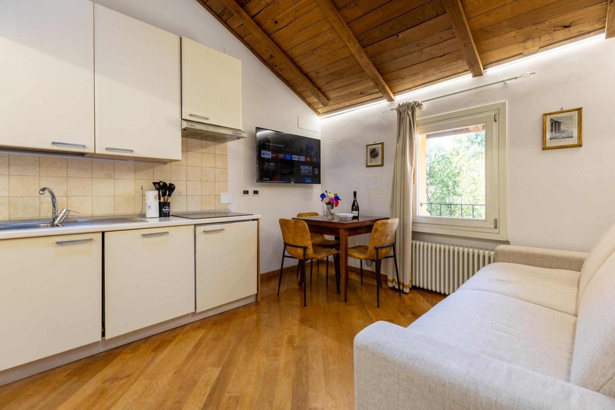 Frassinago Deluxe Suites-bolognarooms *