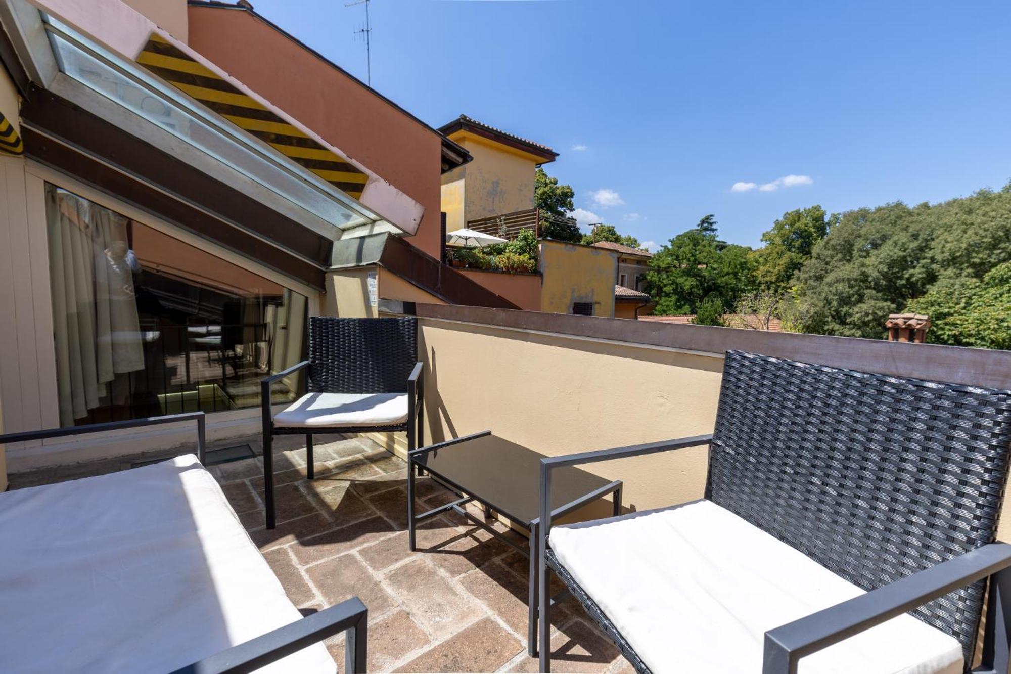 Frassinago Deluxe Suites-bolognarooms