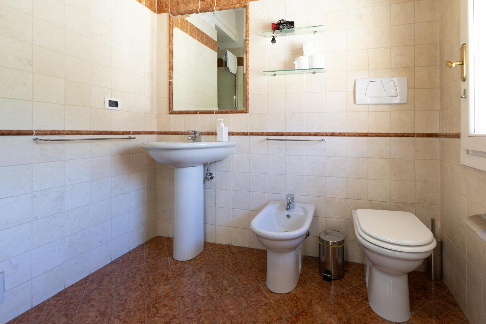 Frassinago Deluxe Suites-bolognarooms *