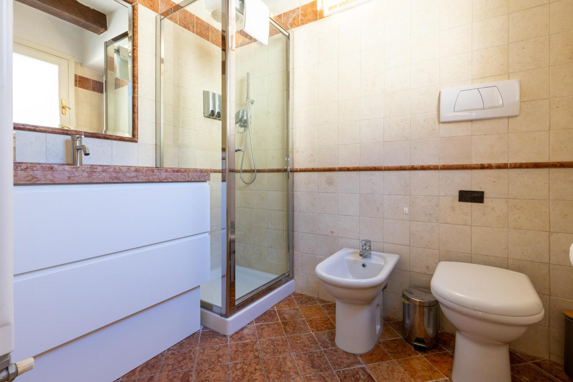 Frassinago Deluxe Suites-bolognarooms *
