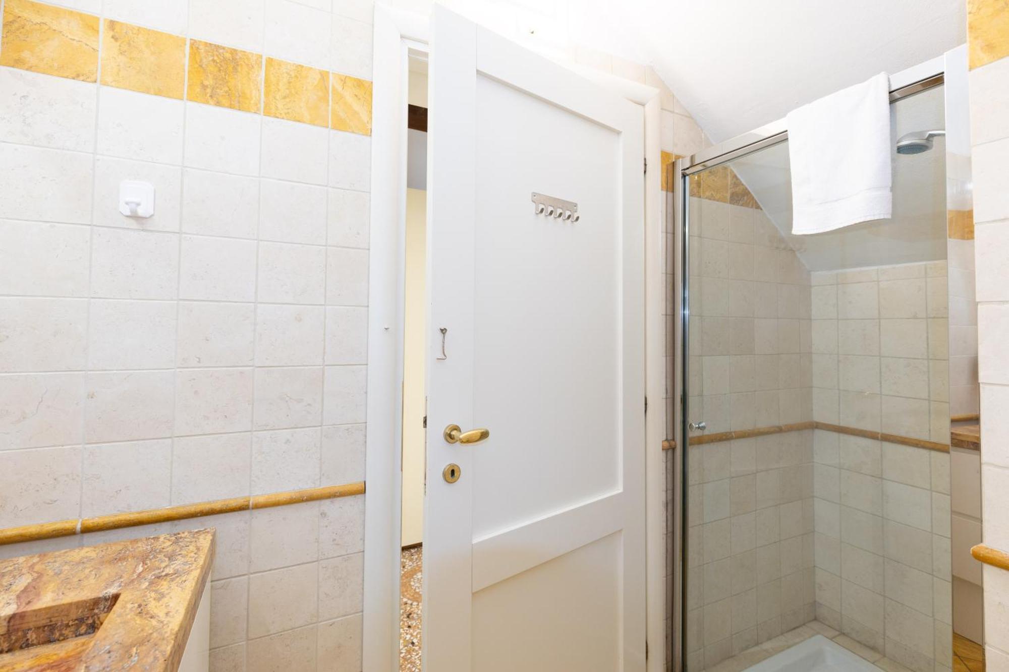 Frassinago Deluxe Suites-bolognarooms
