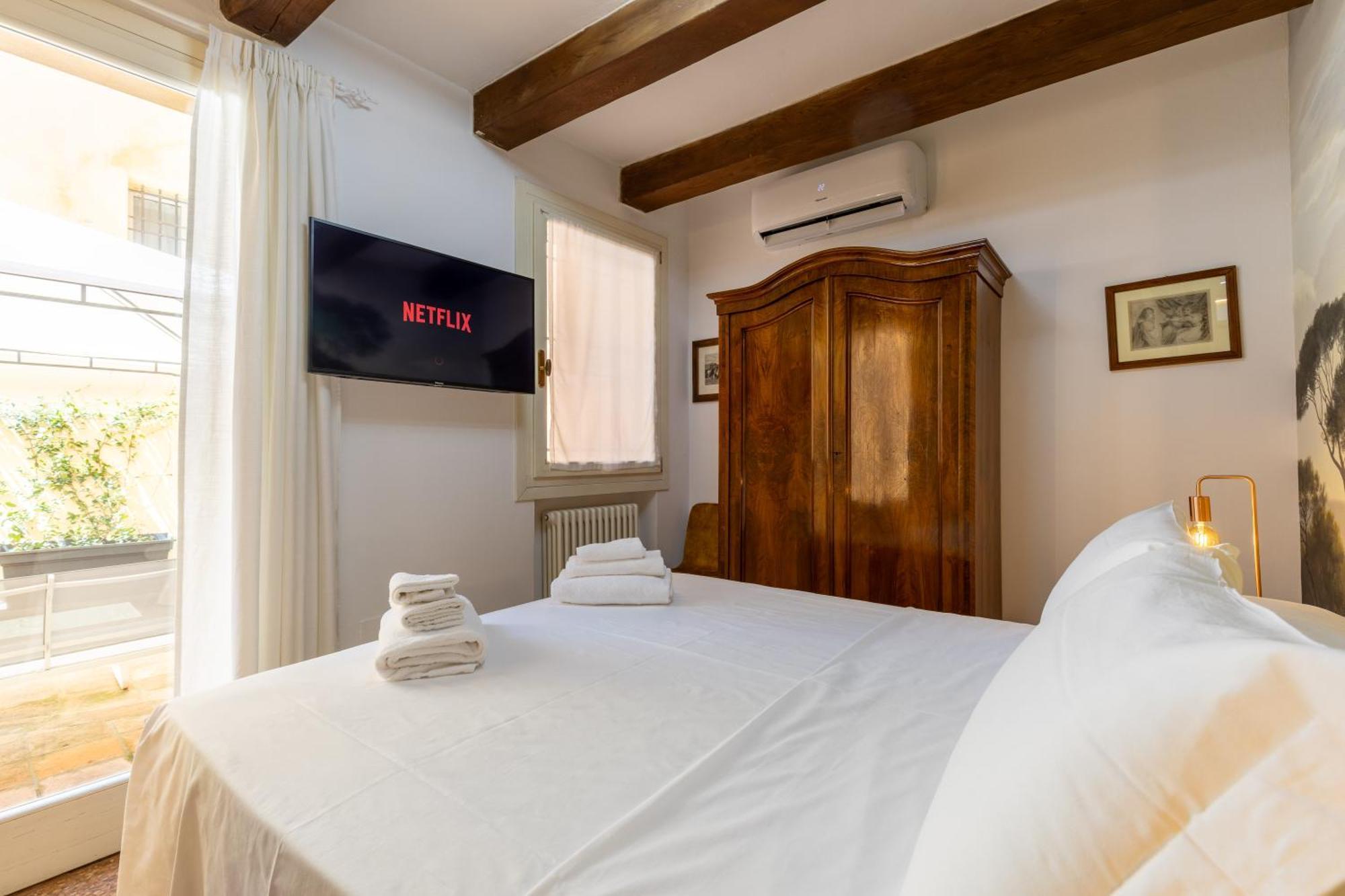 Frassinago Deluxe Suites-bolognarooms *