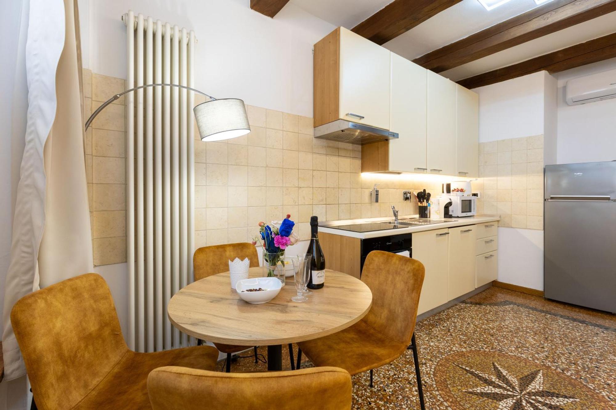 Apartamento Frassinago Deluxe Suites-bolognarooms