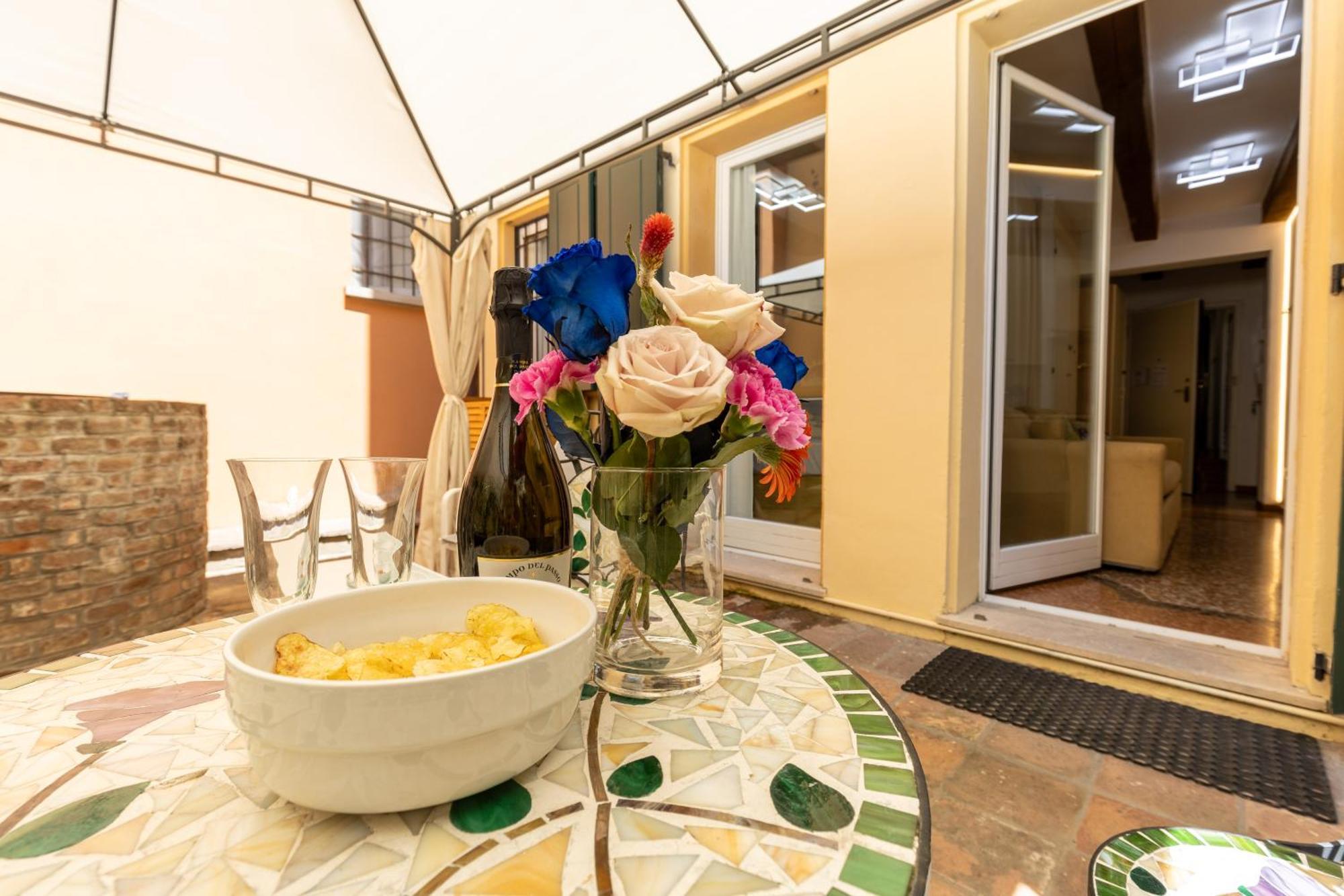 Frassinago Deluxe Suites-bolognarooms