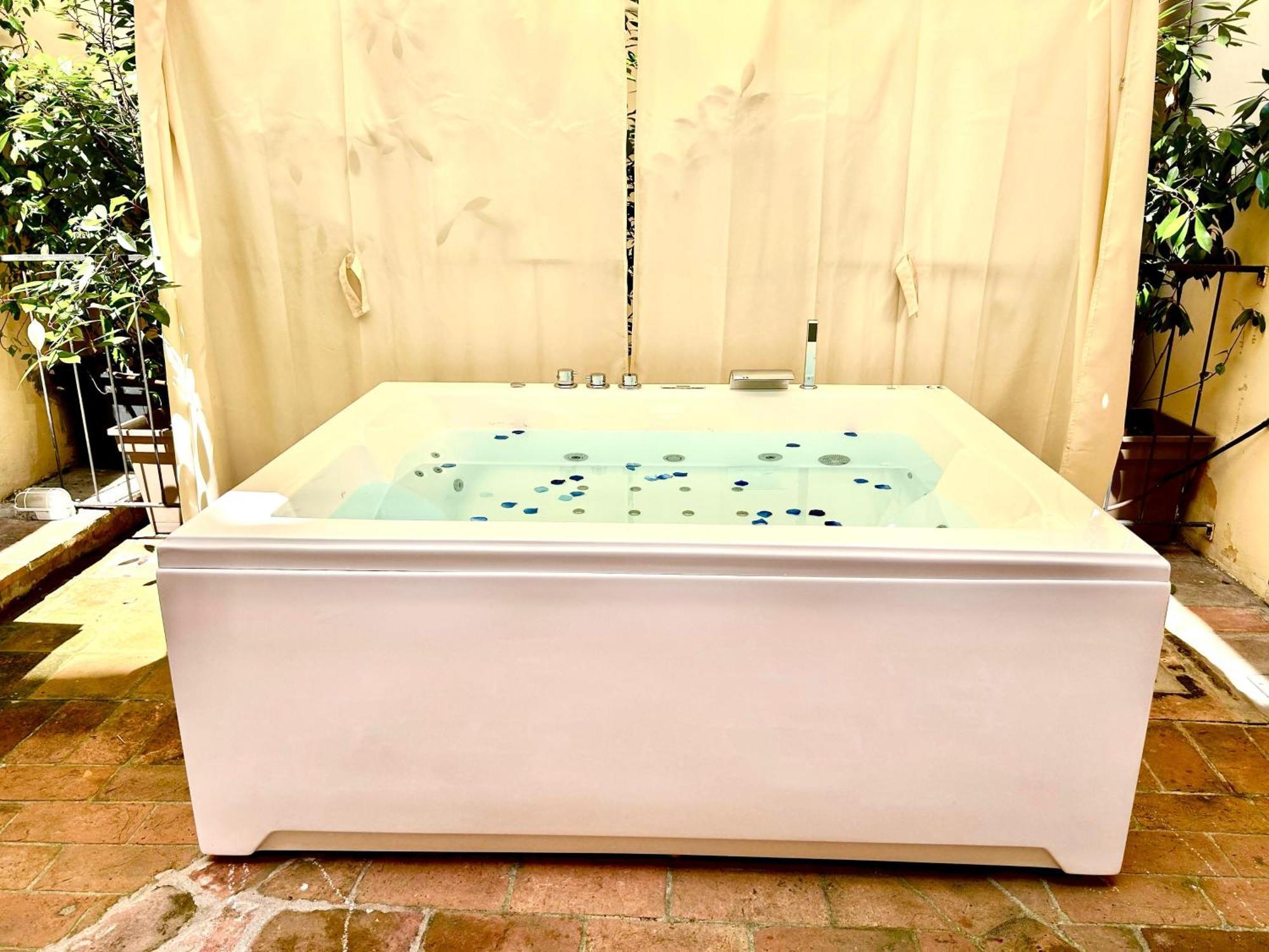 Apartamento Frassinago Deluxe Suites-bolognarooms *