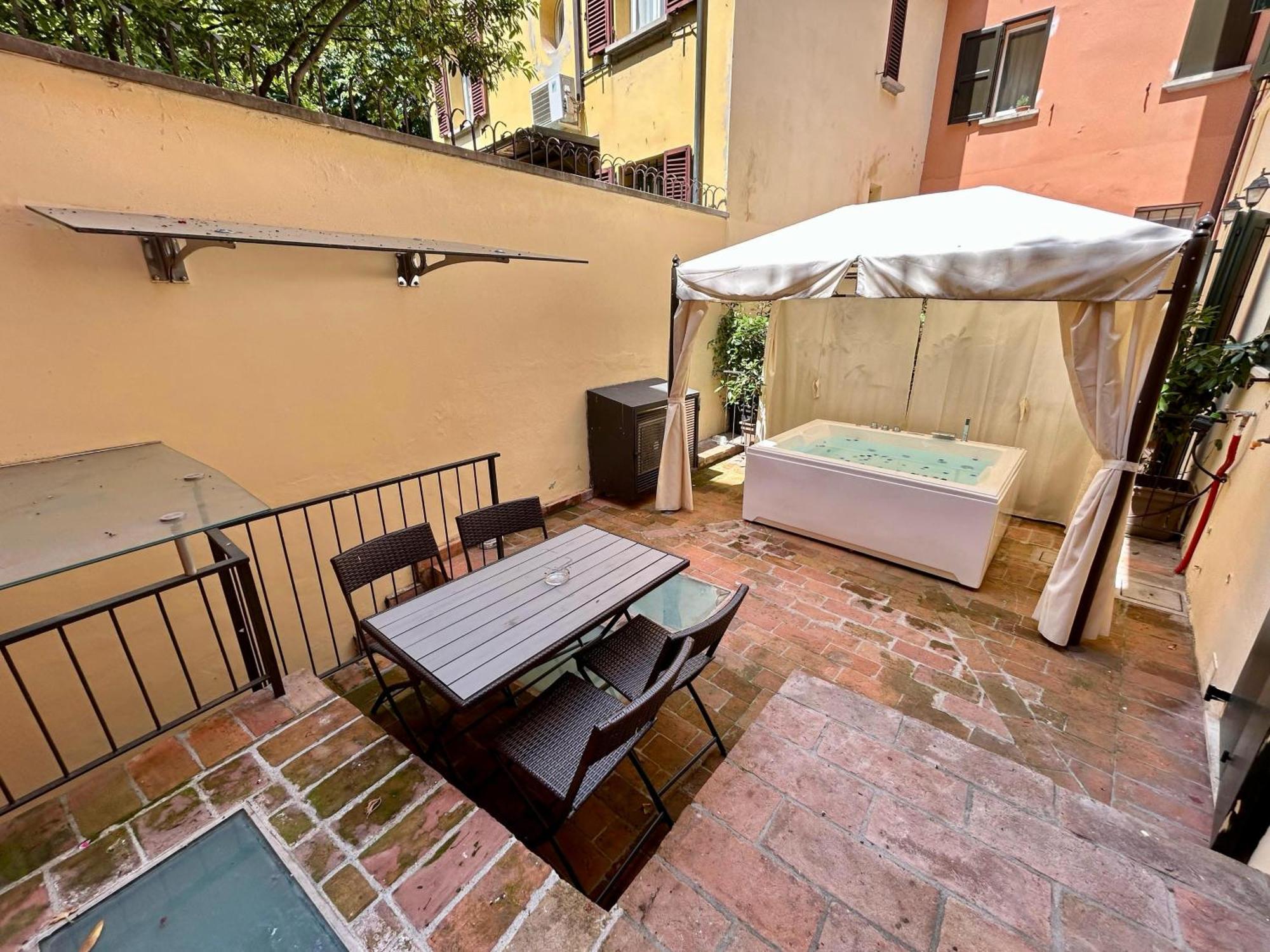 Apartamento Frassinago Deluxe Suites-bolognarooms *